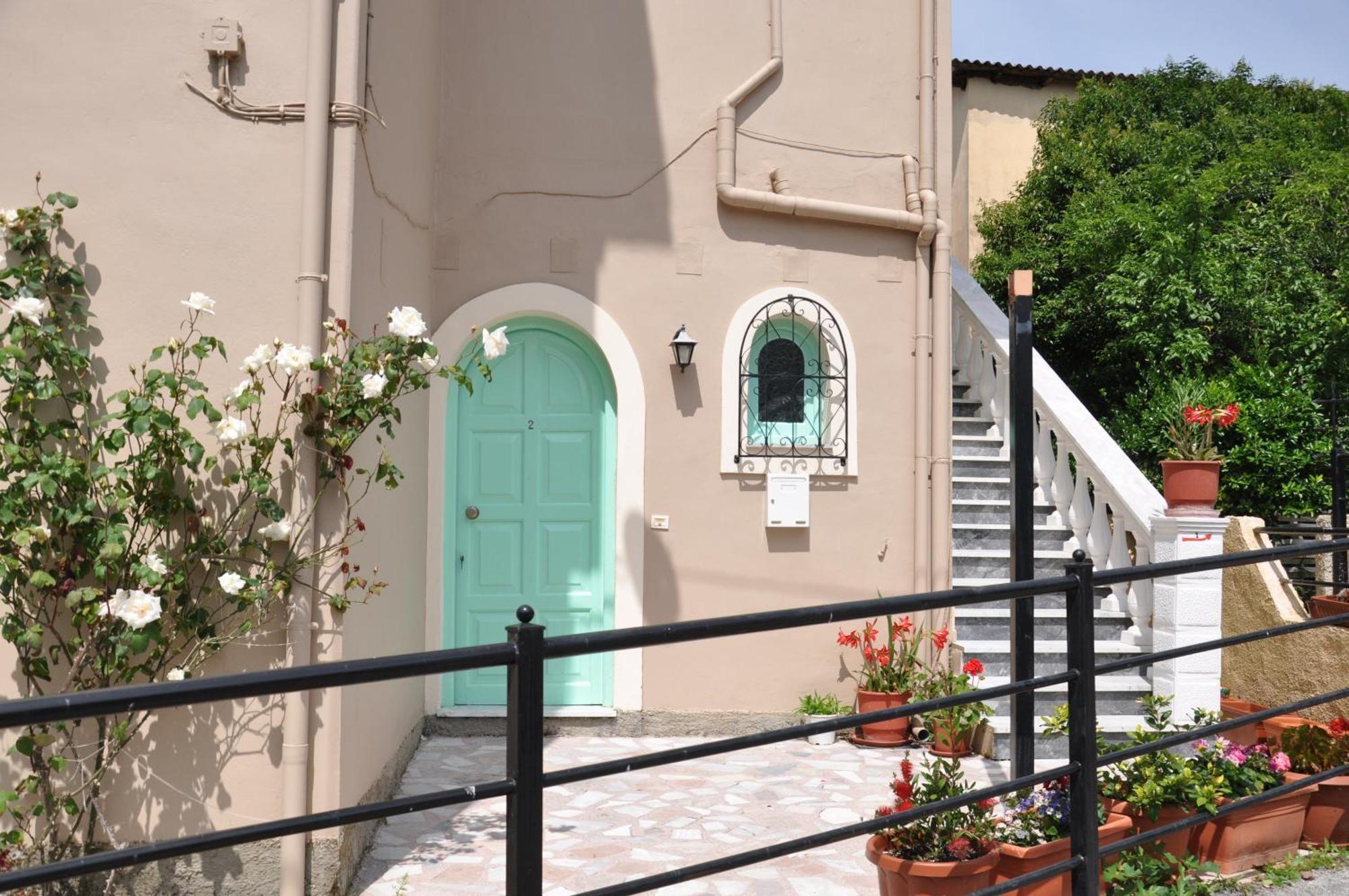 Paraskevi Apartments イプソス エクステリア 写真